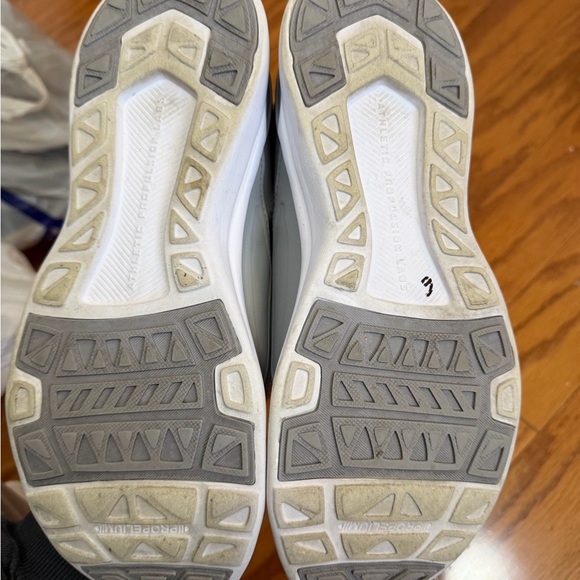 APL Techloom Bliss Slip On Knit Sneakers Cement Grey women's 7.5 $245 retail - Picture 3 of 4